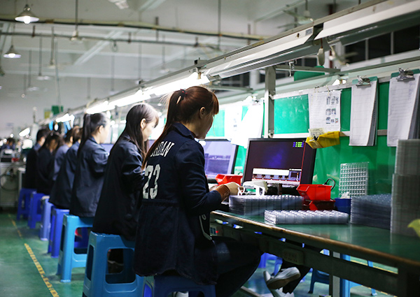 連接器流水線實(shí)拍 連接器流水線實(shí)拍