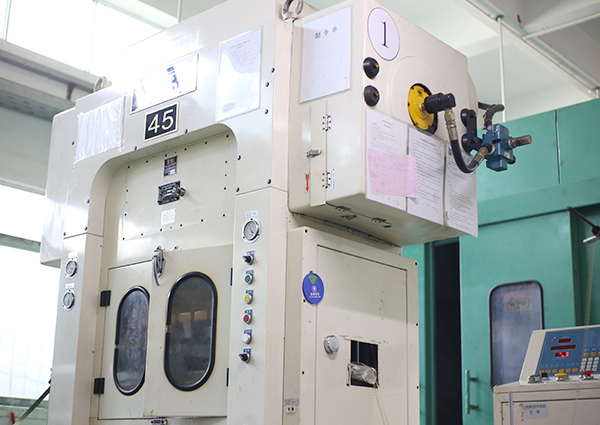 振力龍門45頓沖壓機(jī) 振力龍門45頓沖壓機(jī)